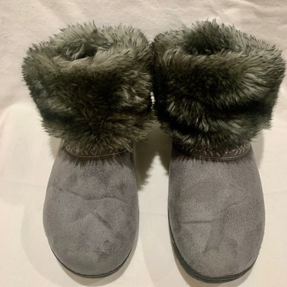 Isotoner Faux Fur Trimmed Micro-Suede Bootie Slippers Rubber Soles Gray Size 8.5 - Picture 3 of 11